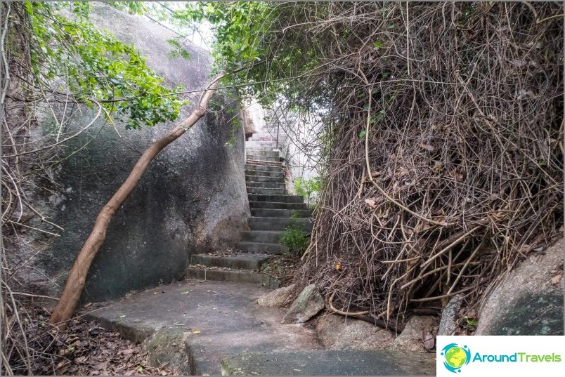 Rocks Babička a děda na Samui - vyhlídková plošina a kamenný člen