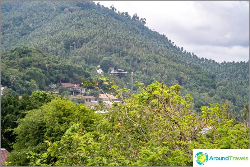 O popular ponto de vista de Lamai também é visível a partir daqui.