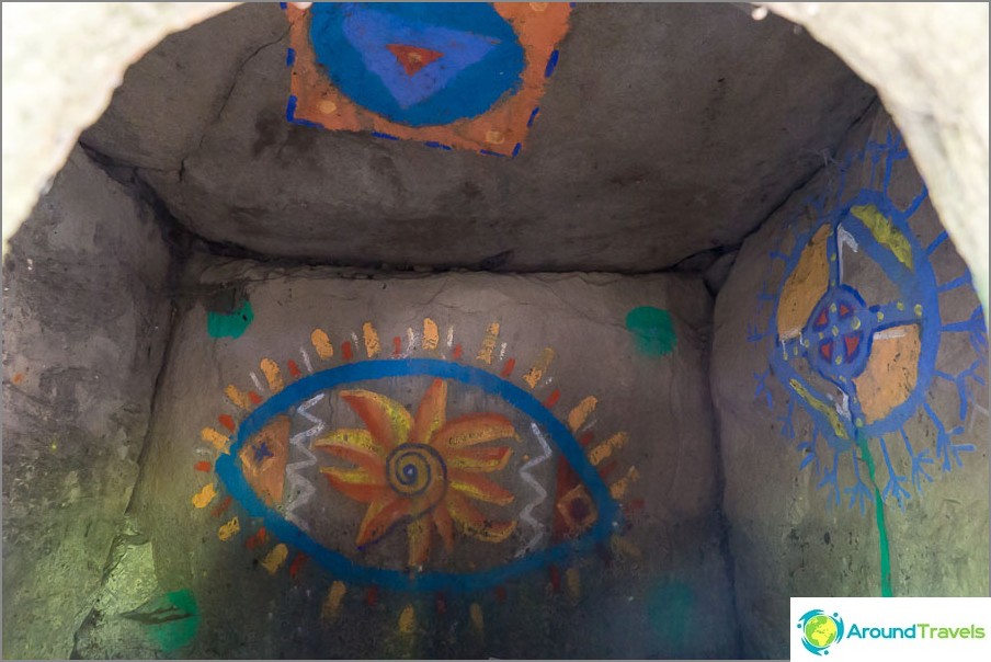 Samtida målning inuti dolmen
