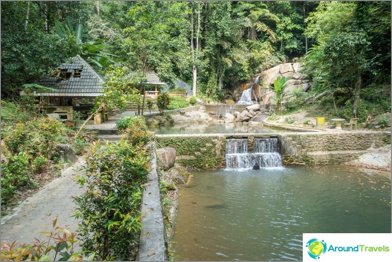 Kathu Waterfall in Phuket - opuszczony punkt orientacyjny