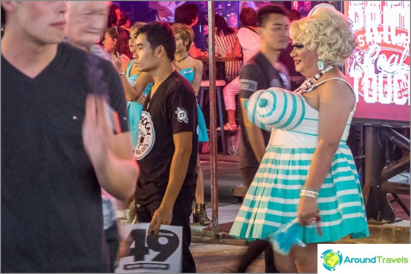 Bangla Road i Phuket - Patong street med klubbar och prostituerade