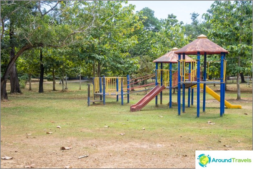 Karališkasis parkas (Rama IX parkas) - vienintelis parkas Pukete