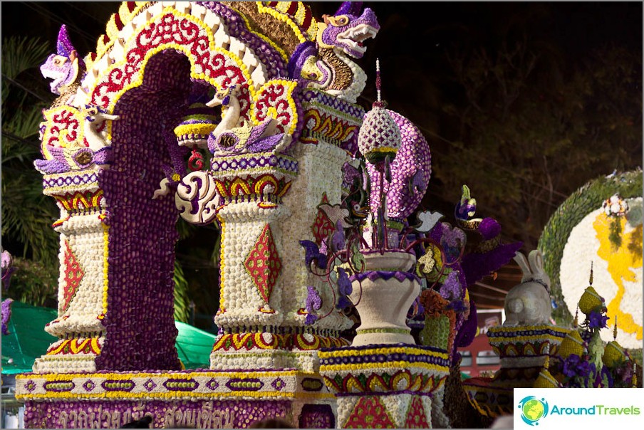 Тайландски фестивал на цветята, парадни колички