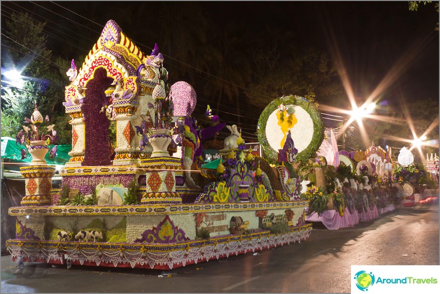 Tayland Çiçek Festivali, geçit arabaları