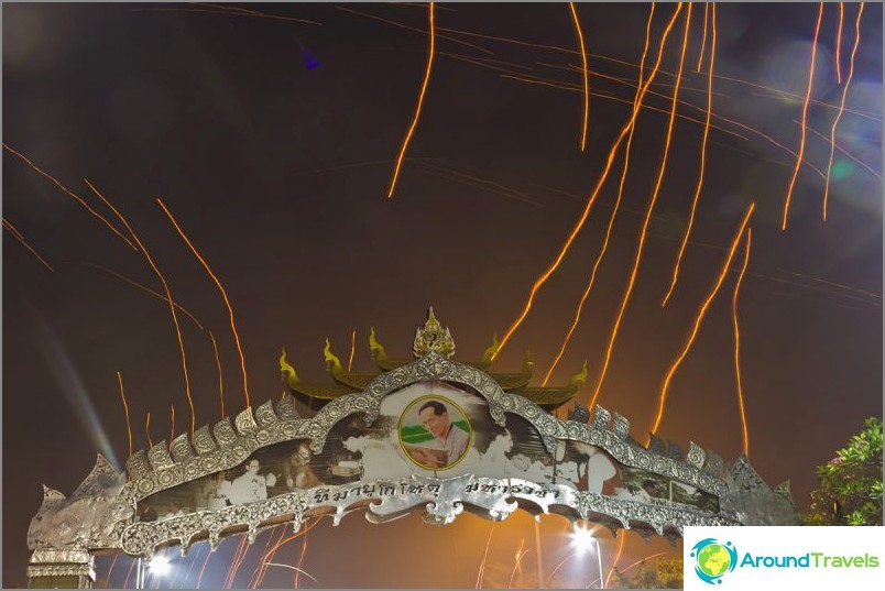 مهرجان Loy Kratong ومهرجان Yipeng (31)