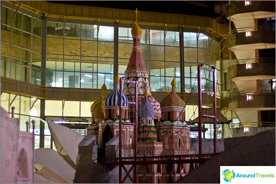 St. Basil's Cathedral turns into the Golden Gate Bridge