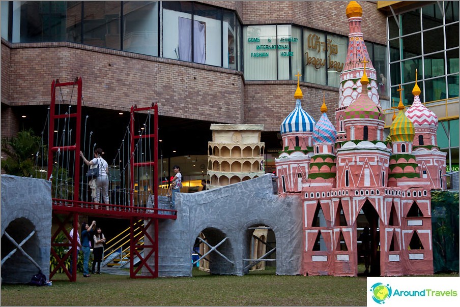 St. Basil's Cathedral turns into the Golden Gate Bridge