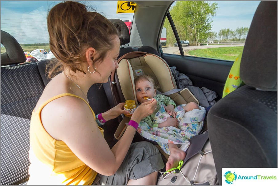 Feeding in a child seat