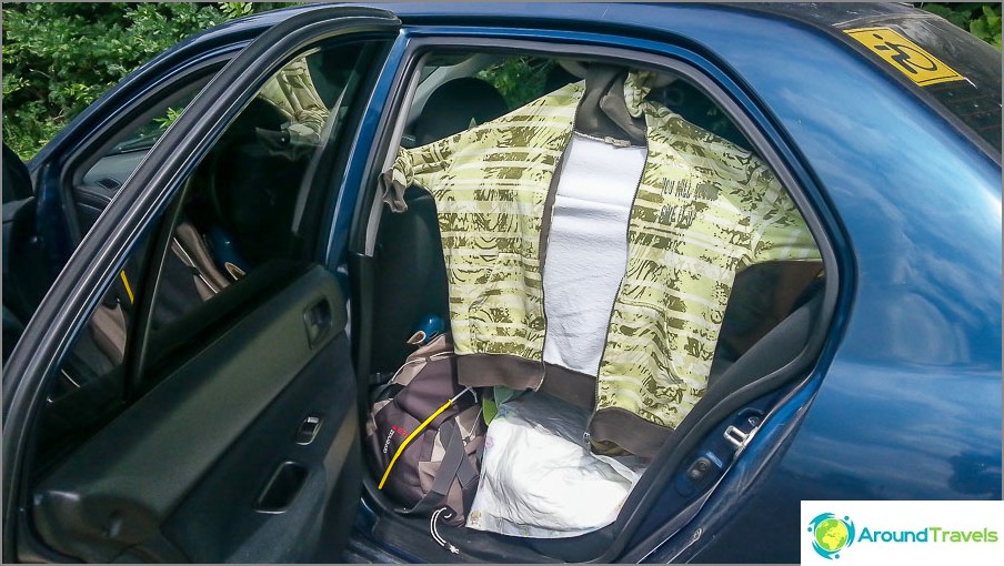 Cortinas en un auto a toda prisa