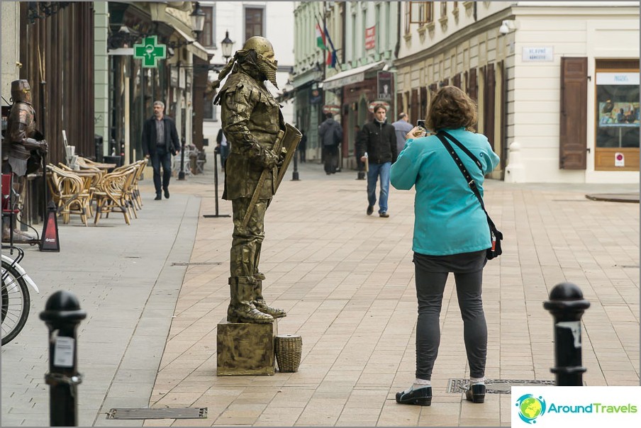 Mime in the old town