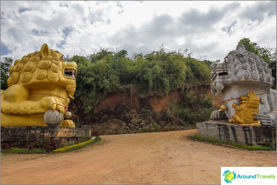 The entrance is guarded by large lions