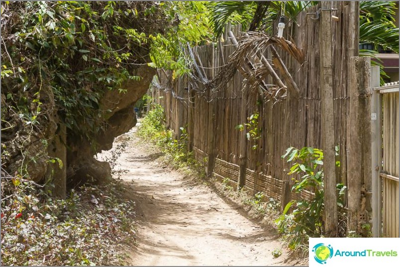 Road from Railay West to Railay East