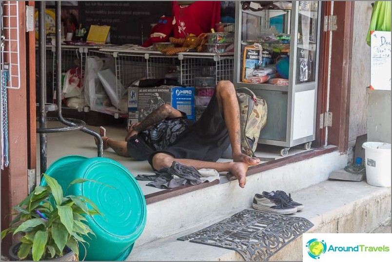 La vie sur Railay est lente et tranquille.