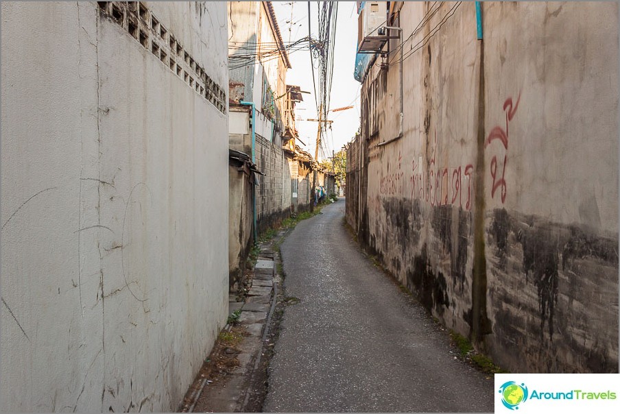 Rue assez en lambeaux