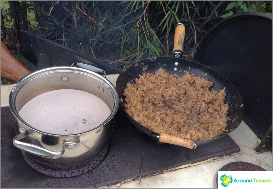 المطبخ الكوستاريكي: رقائق جوز الهند المقلية والأرز مع الفاصوليا في حليب جوز الهند