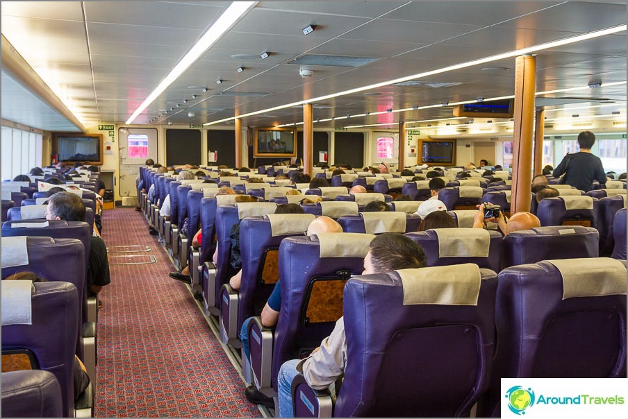 À l'intérieur du ferry de Hong Kong Macao