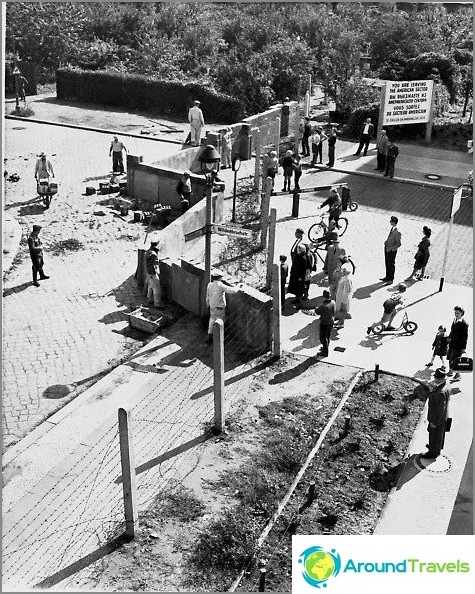 Construction of the Berlin Wall
