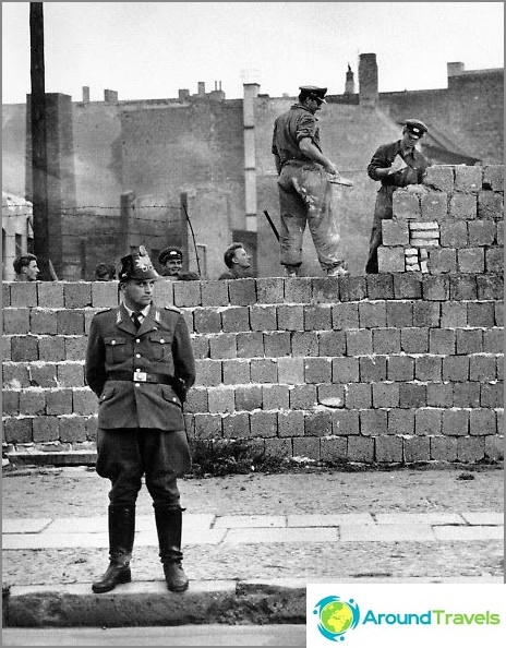 Construction of the Berlin Wall
