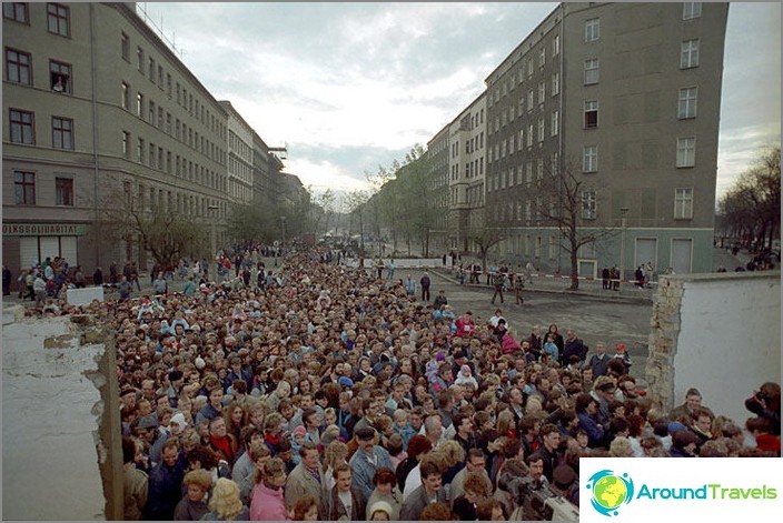 Berliinin muurin kaatuminen