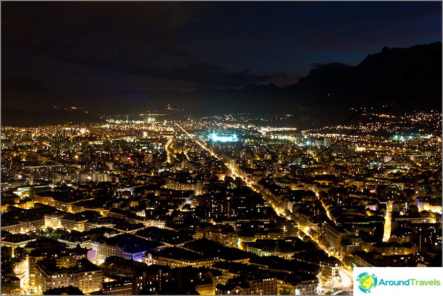 Grenoble w nocy