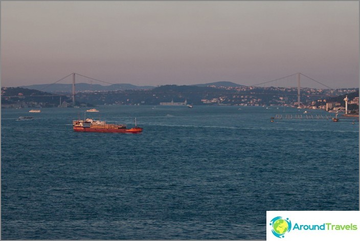 Naplemente a Boszporusz-szoroson. Isztambul.