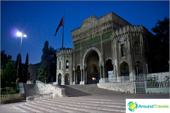 Stambulo valstybinis universitetas.