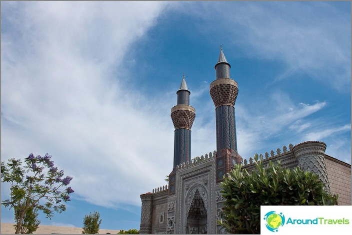 Model of a mosque in Mini-City.