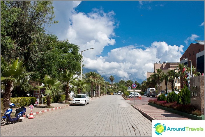 Kemer stad. Resort Turkije. Straten.