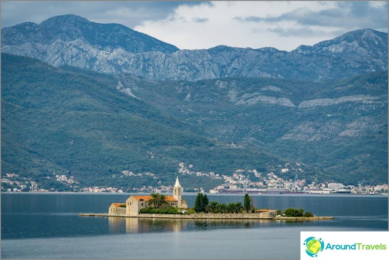 Het eiland van Onze Lieve Vrouw van Barmhartigheid bij Tivat