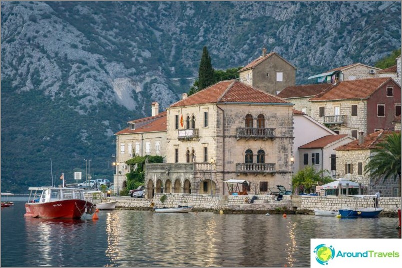 Maar het grootste deel van de behuizing is perfect bewaard gebleven (Perast)