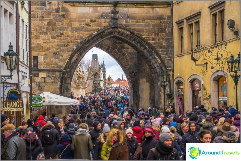 Podul Charles - foarte turistic, uneori nu este aglomerat