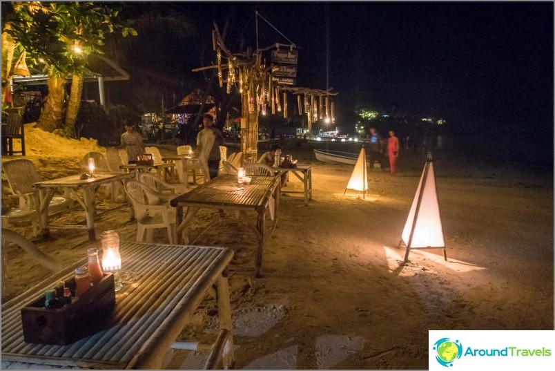 Vagga bar in Phangan - coconut shake with sea view