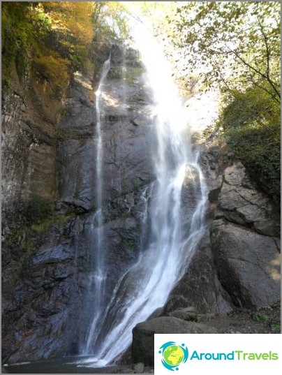 Cascade de 20 mètres Makhuntseti