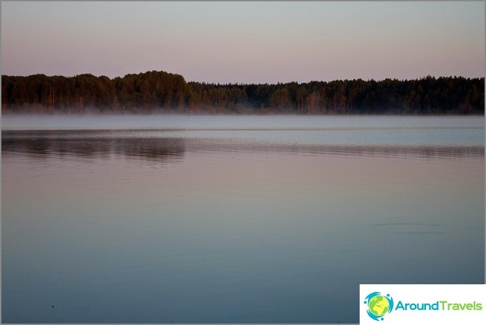 Varhain aamulla Volgo-järvellä. Täydellinen hiljaisuus.