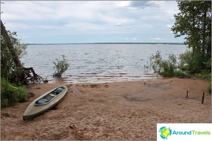 La plage est dans notre parking.